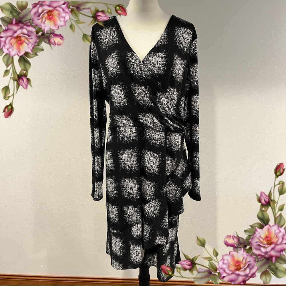 Covington Black and White Long Sleeve fake‎ wrap Dress size extra large